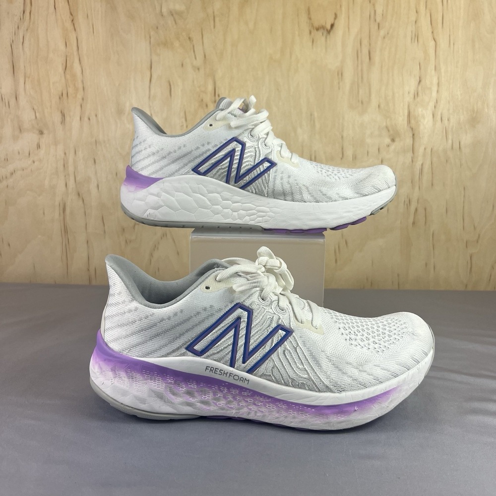 New Balance Vongo V5 Womens Fresh Foam X Running Shoes White Purple Sz 9 WNGONE5